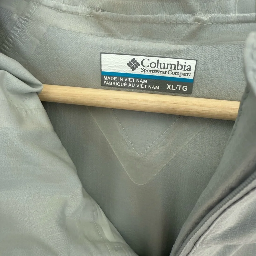 Women’s XL - Columbia PFG rain jacket - Picture 3 of 4
